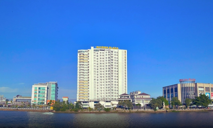 marina plaza long